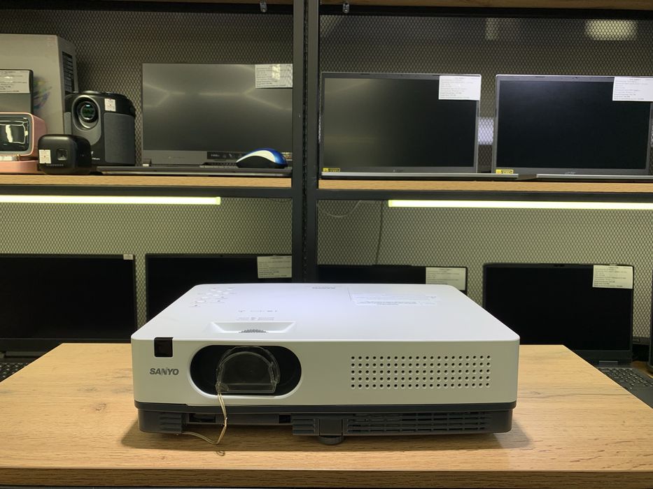 Проектор Sanyo PLC-XW200, 1024x768, хорошее состояние, 1000/А10