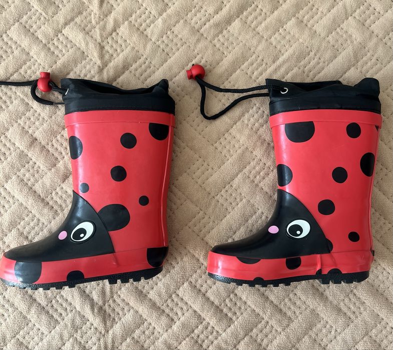 Резиновые сапоги.