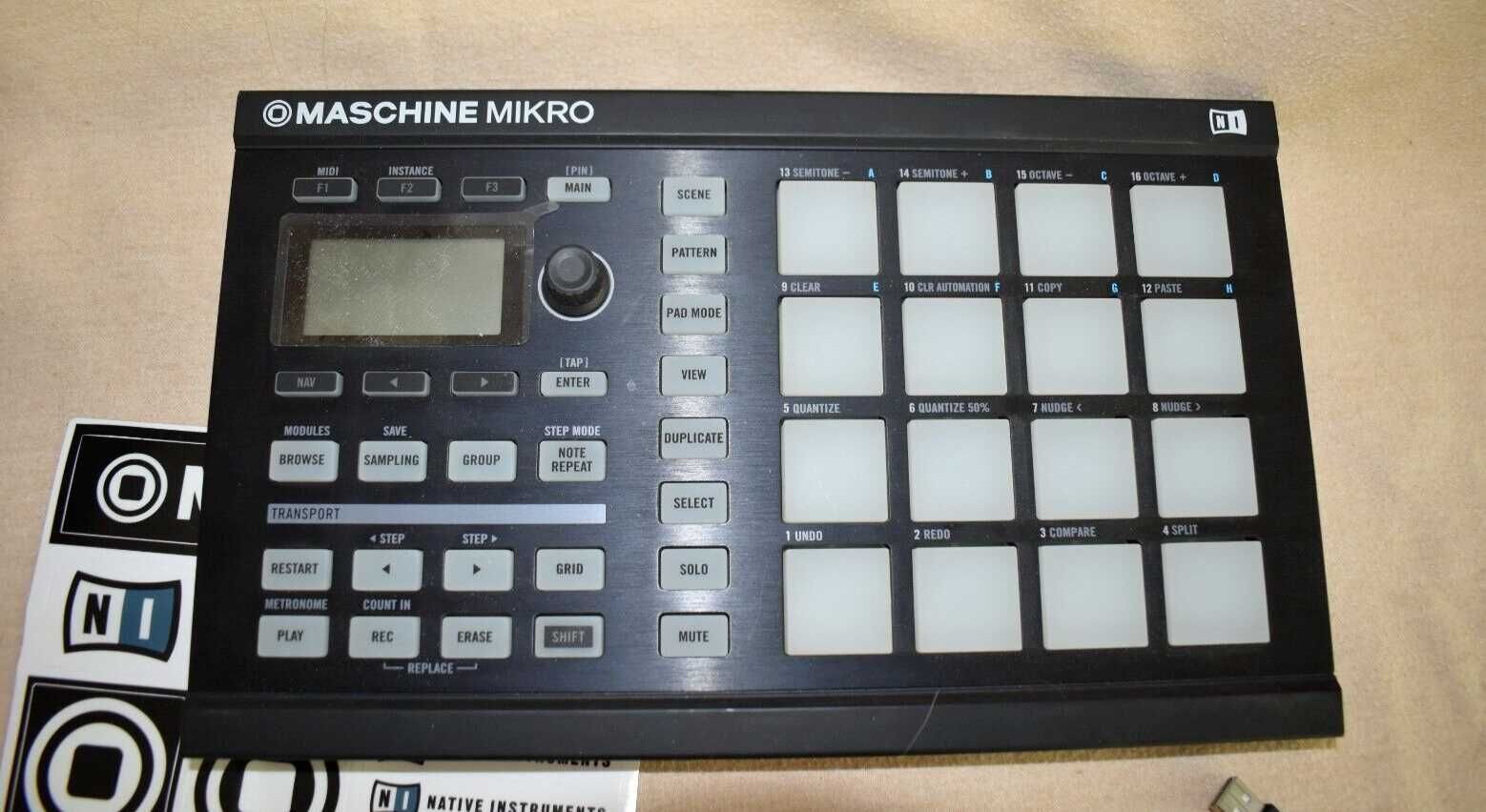 Native Instruments MK1 Maschine Mikro MIDI Controller