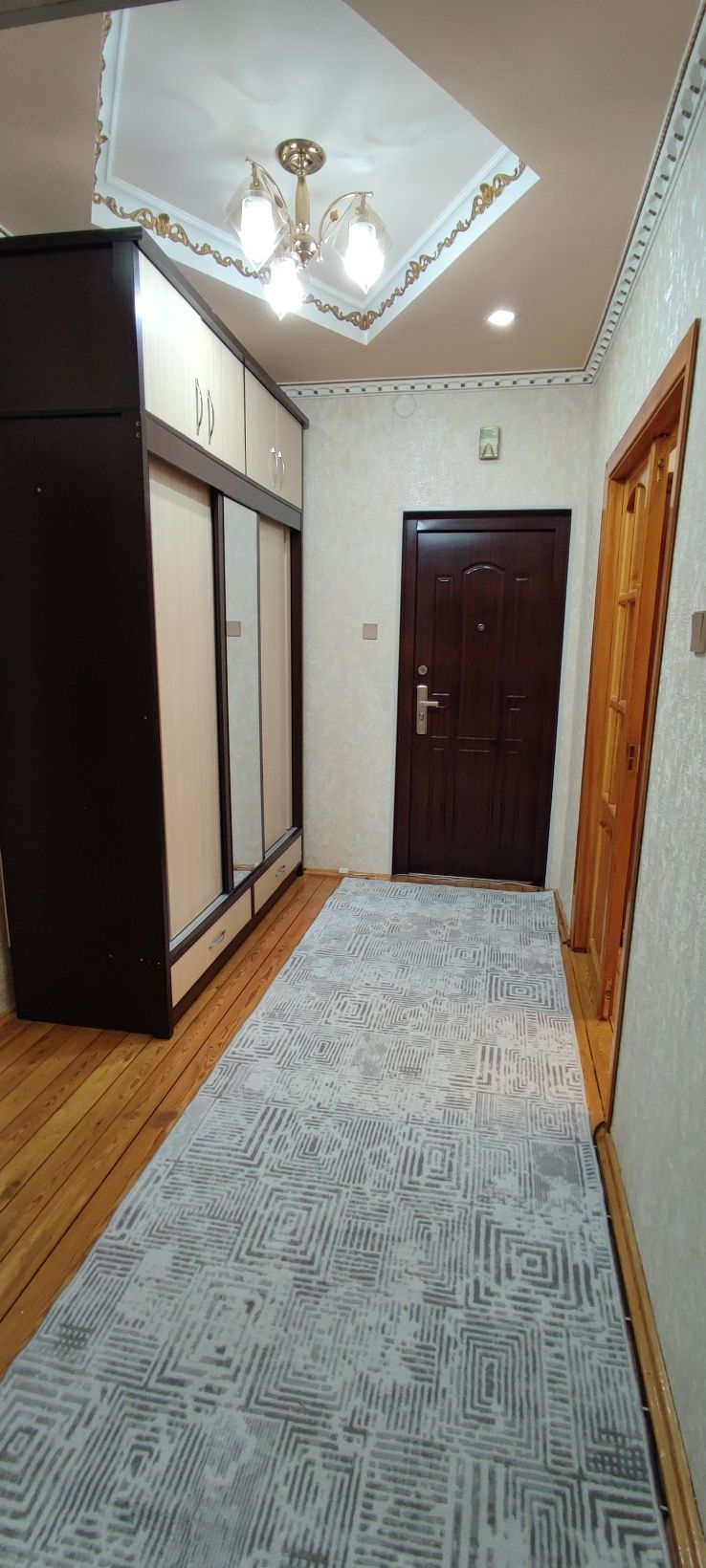 Продаётся своя  3х комнатная квартира на Сергели 3 . Возле Ярмарки