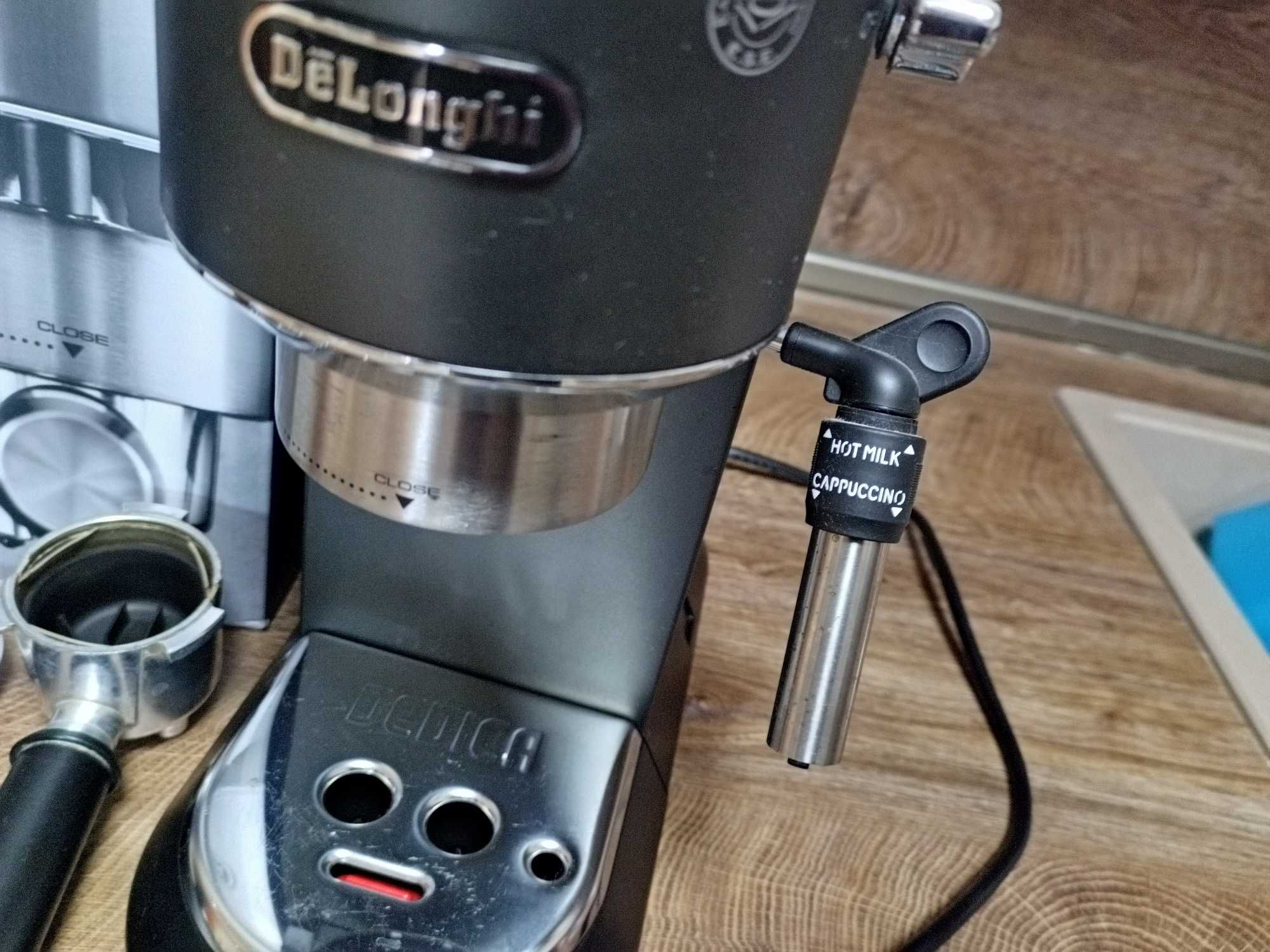 Еспресо машина De’Longhi Dedica EC 685.BK, 15 bar, 1300 W