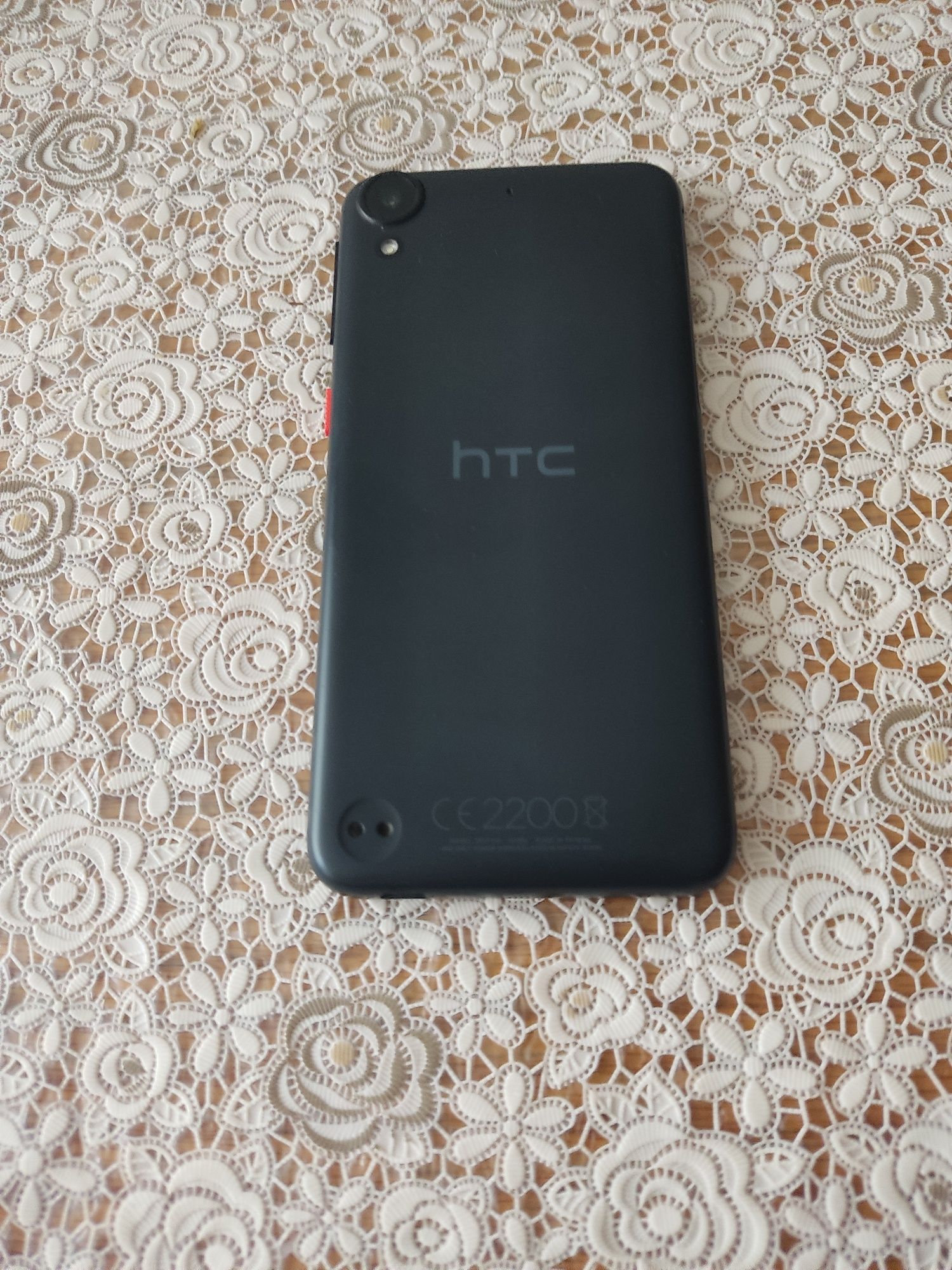Продавам смартфон за части - HTC Desire 530.