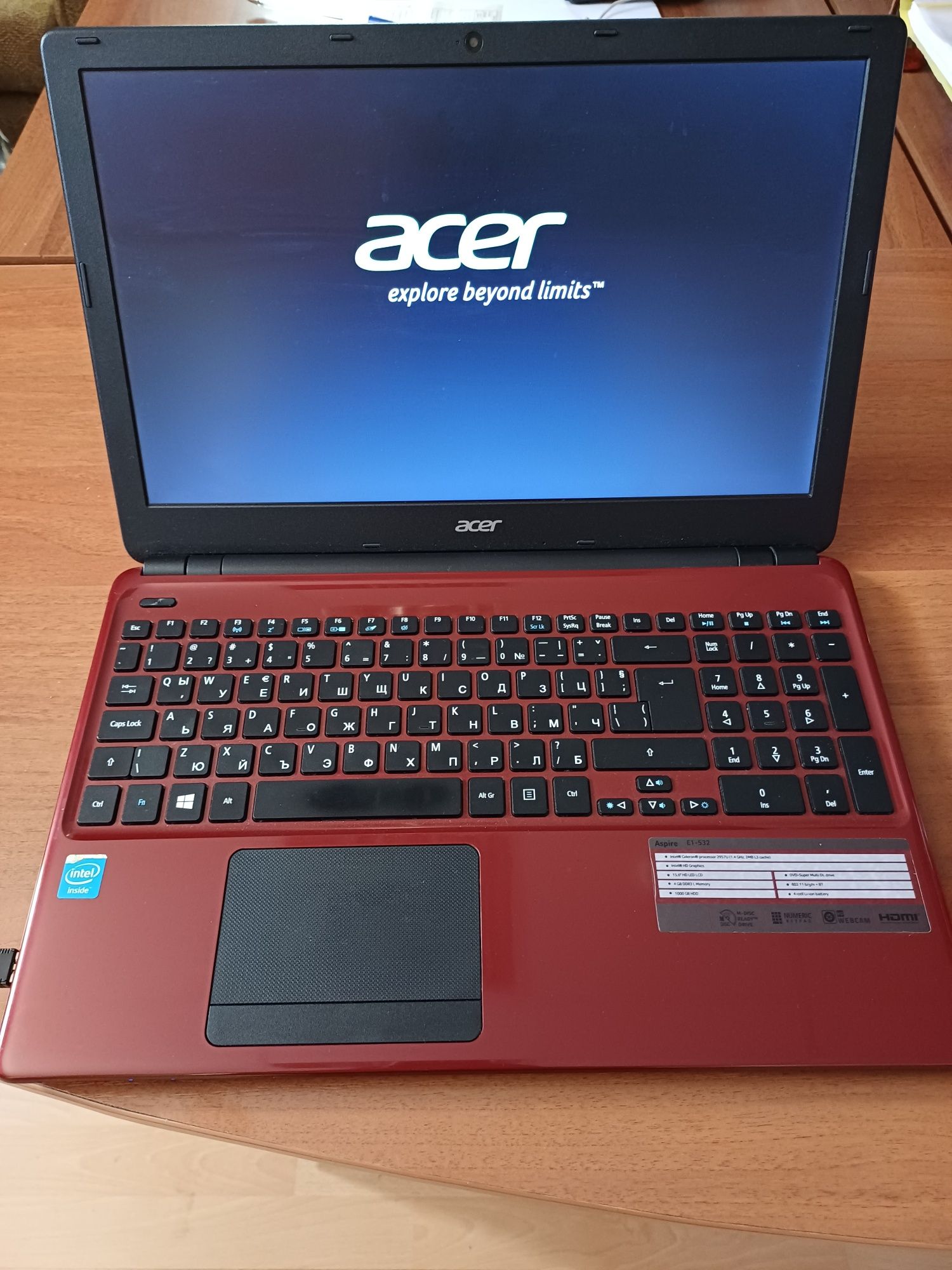 Лаптоп ASER цвят бордо