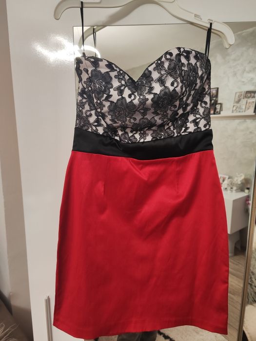 Дамска рокля дантела и сатен