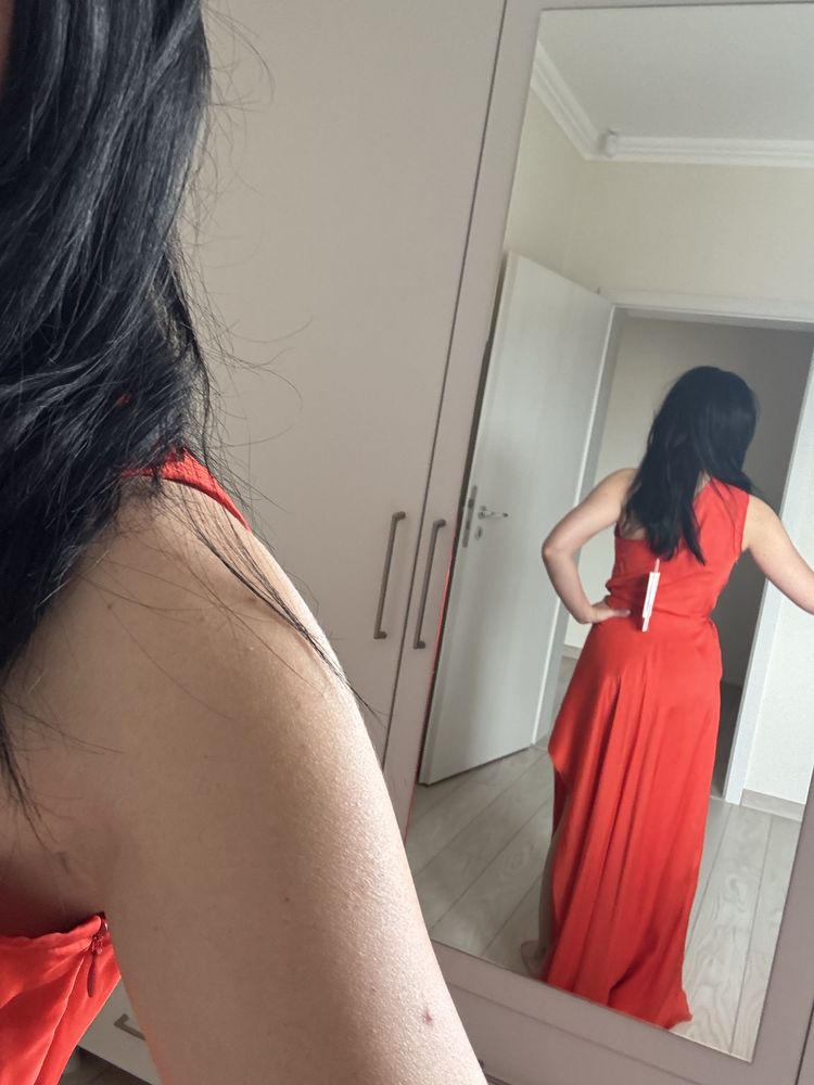 Irina Schrotter rochie pe un umar, din voal de mătase naturală