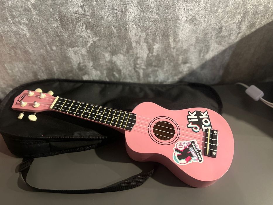 Продам укулелю в хорошем состоянии
