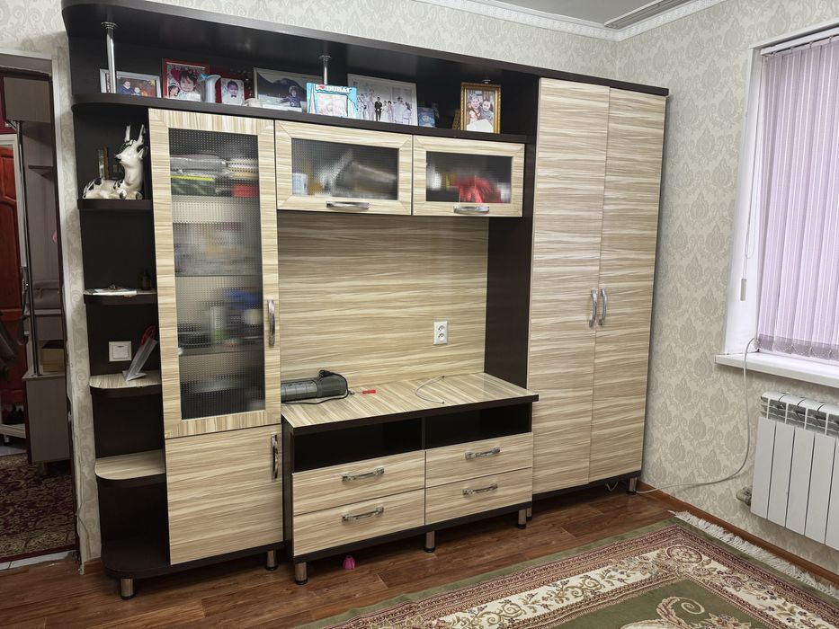 Горка гостинная. Отличное состояние.