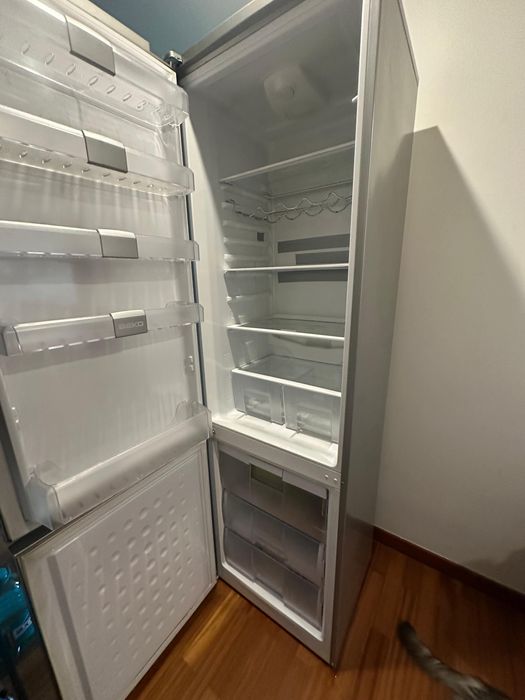 Combina frigorifică Beko - stare impecabilă