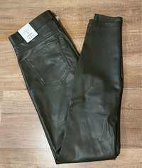 pantaloni legging cu efect de piele Zara