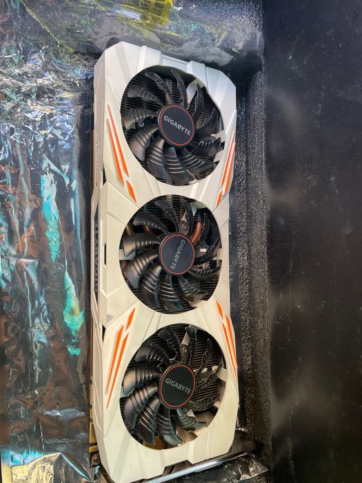 Продам Gigabyte 1080ti