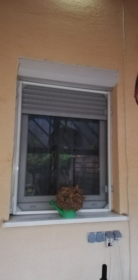 Accesorii pentru plase insecte (tantari) manere, balamale, clipsuri.