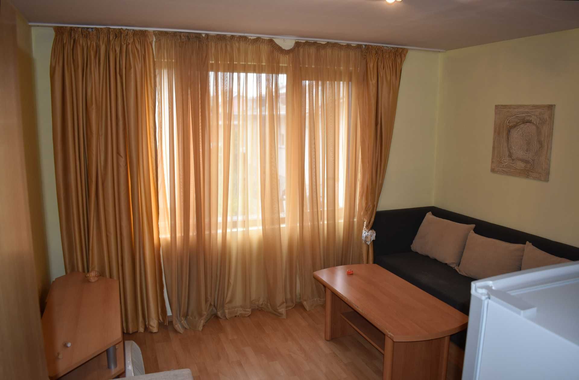 Двустаен апартамент в сграда без поддръжка в Банско