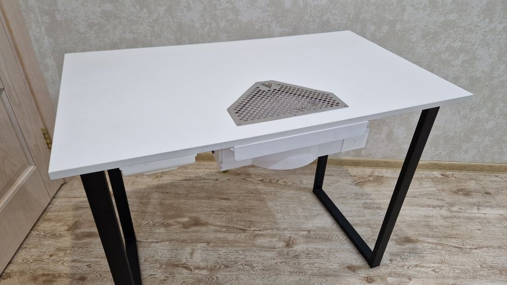 Маникюрный стол со встроенным пылесосом Veracso