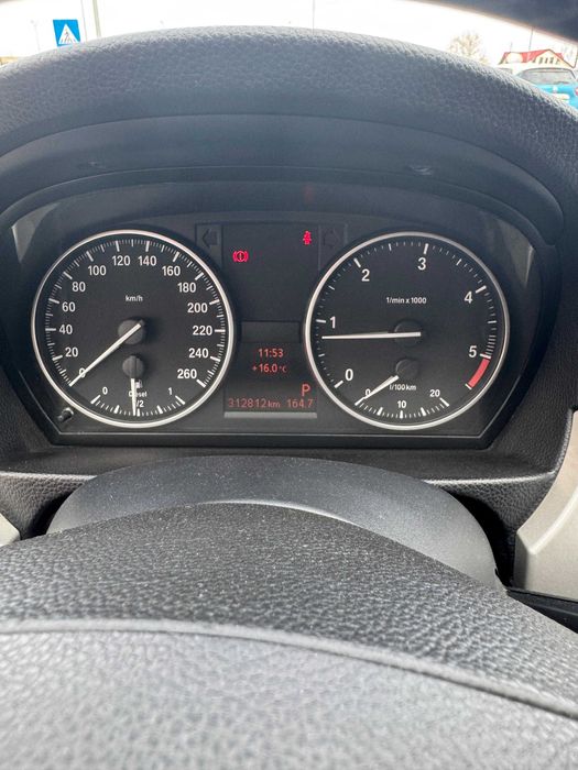 Vând BMW  320d model e91
