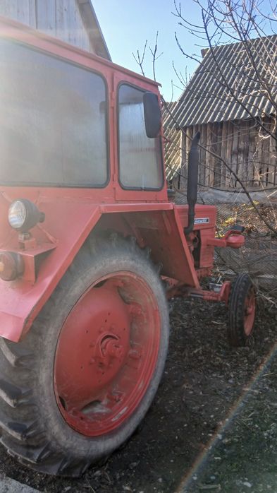 De vânzare tractor utb 650 cu plug și remorcă rm2