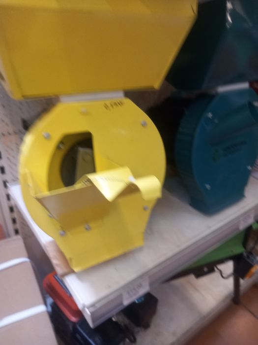 Vând mori de mălai și uruiala noi