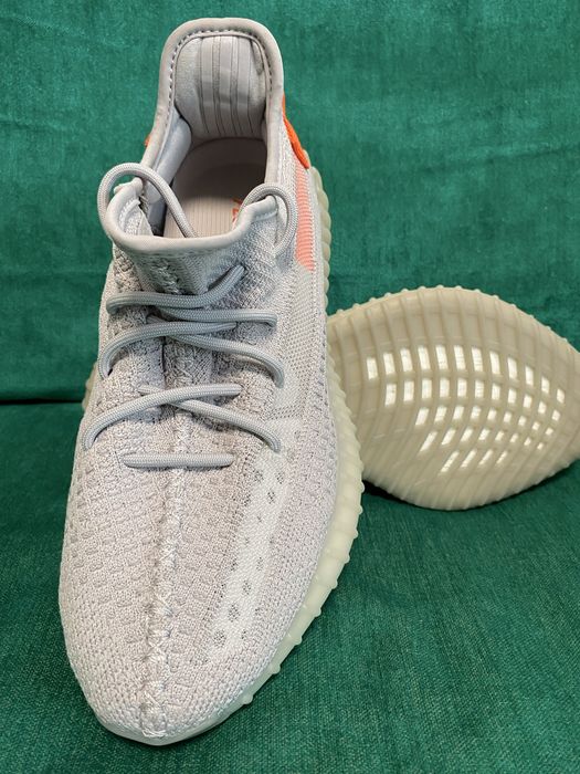 Adidas Yeezy Boost 350 V2 Tail Light marimea 42
