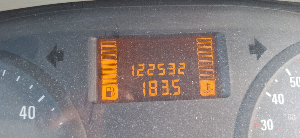 Dezmembrez renault trafic opel vivaro 2.0 dci mixta 6 locuri