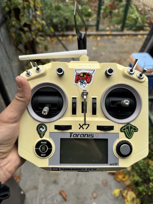 radio comanda Taranis Q X7 cu Tbs Crossfire