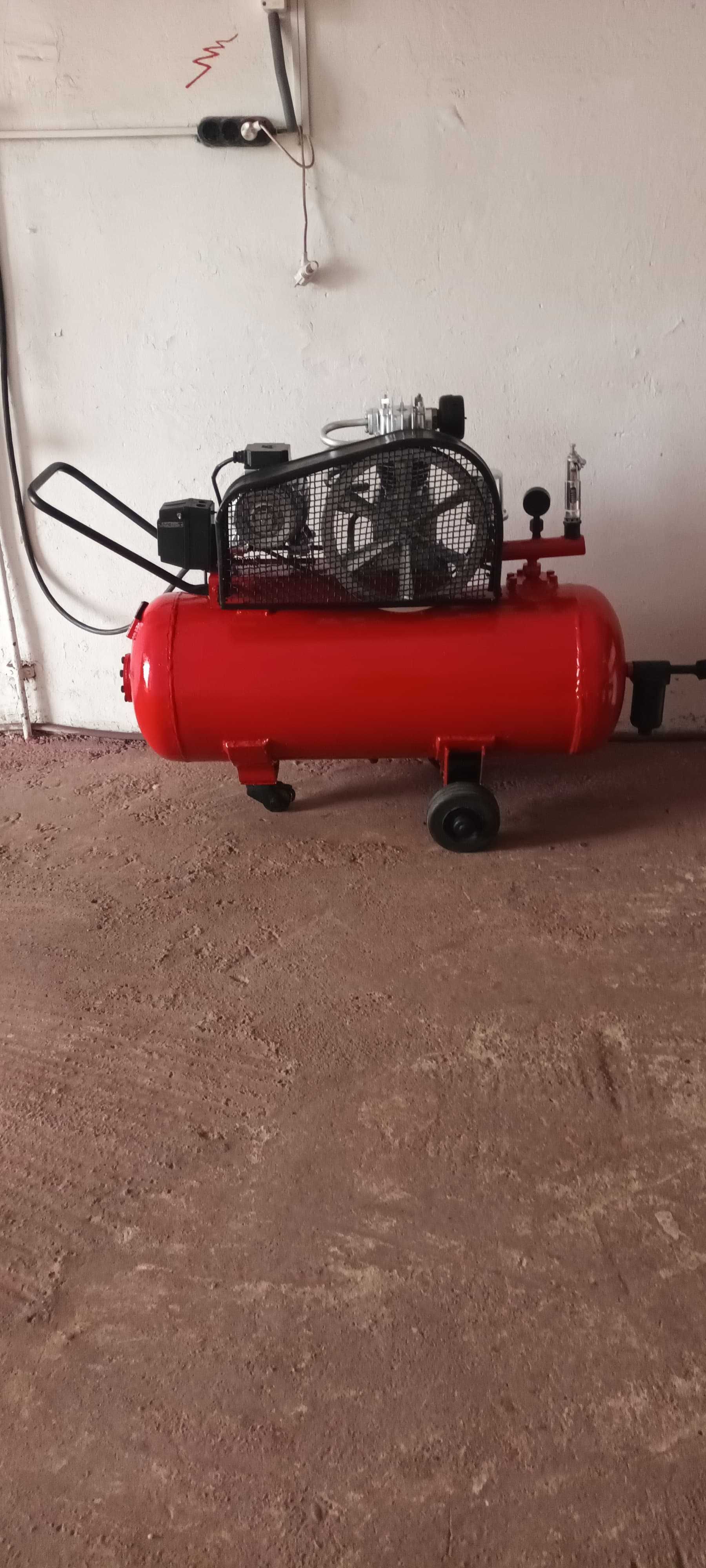 Vând compresor de 180 litri trifazic