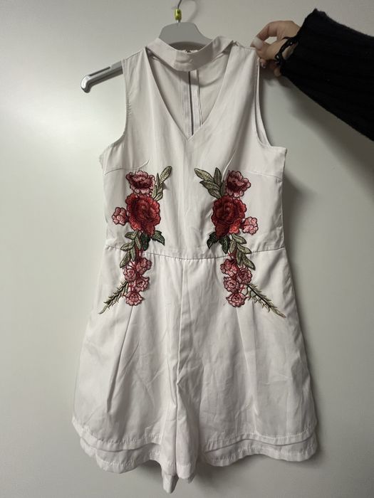 Salopeta alba cu flori