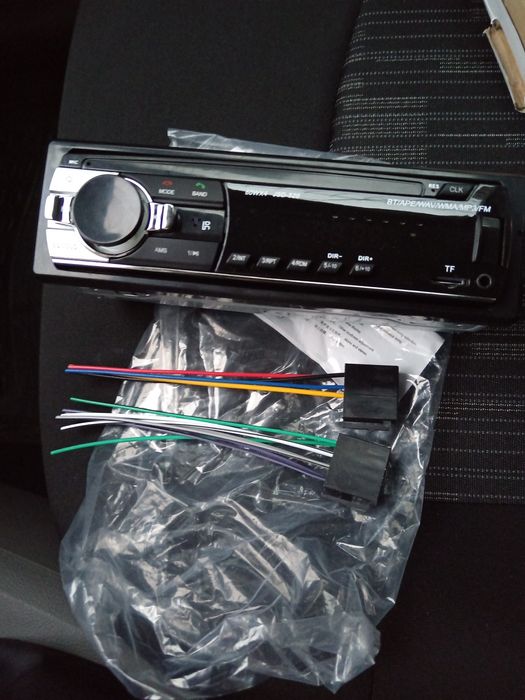 Radio player, cu  stik și Bluetooth.