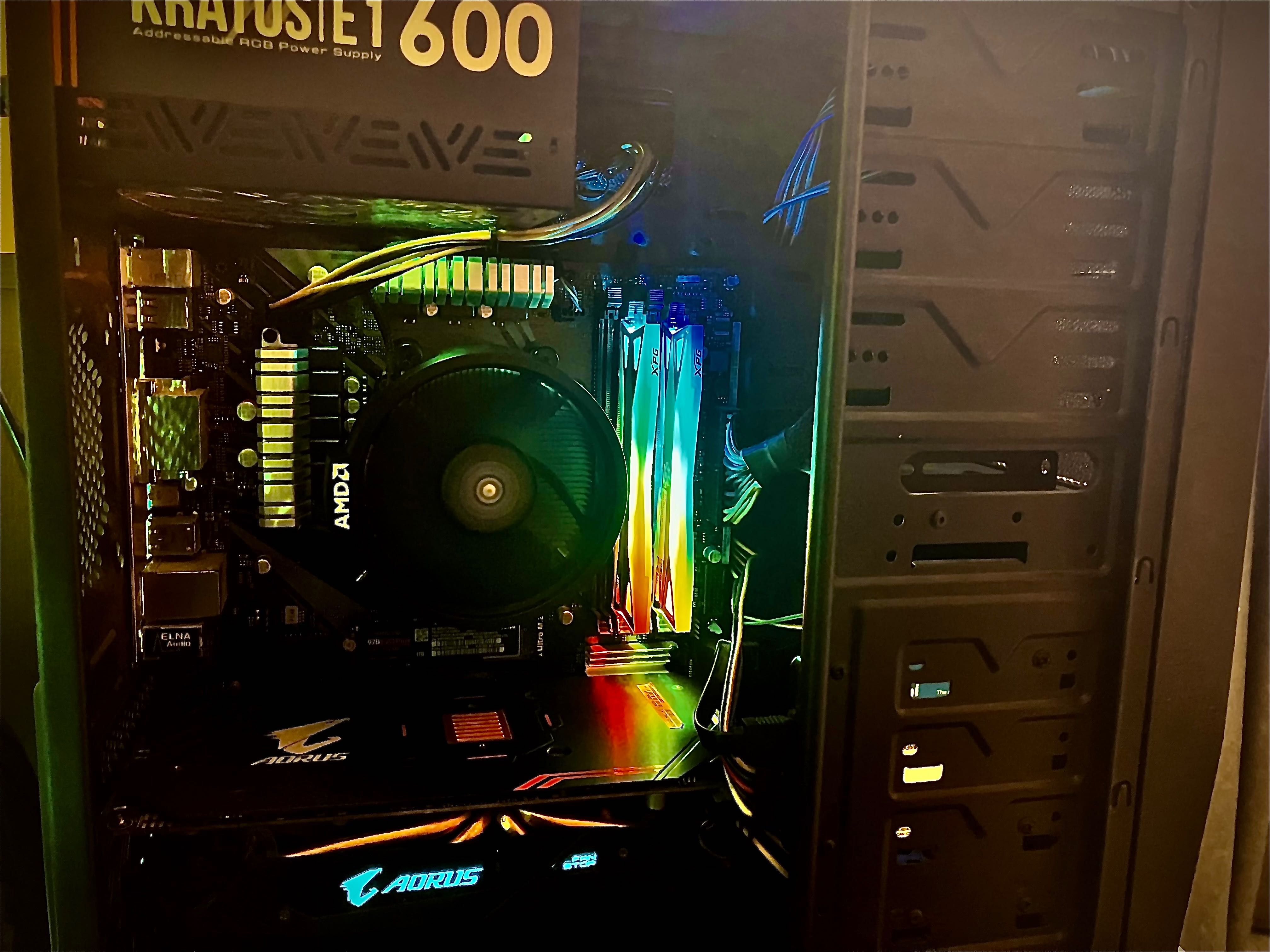 Ryzen 5 5600 rx580 8gb компютър