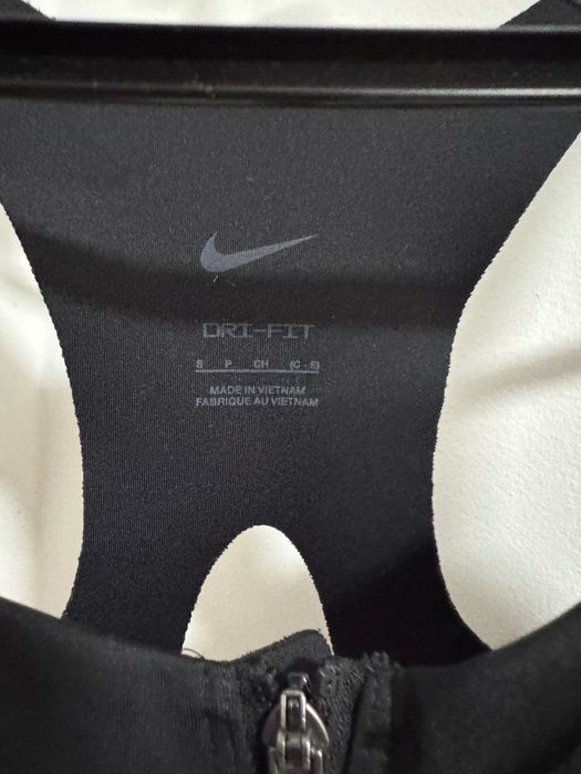 Спортен топ Nike