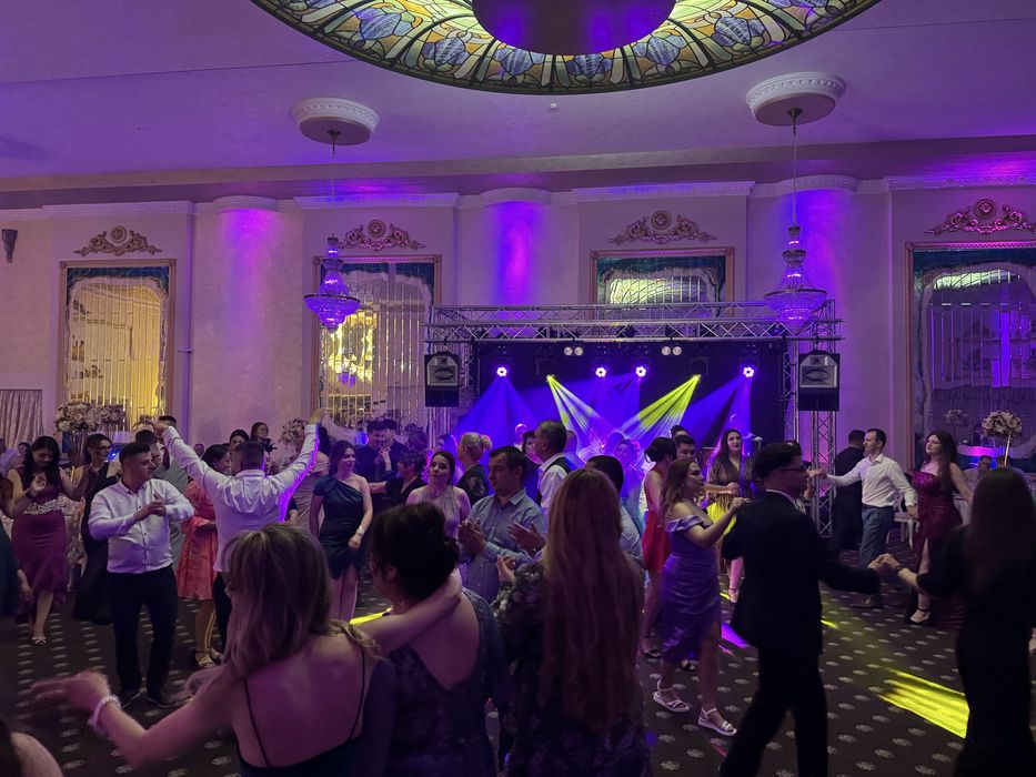 Sistem de sonorizare/schela lumini/masini de fum verticale/hazer