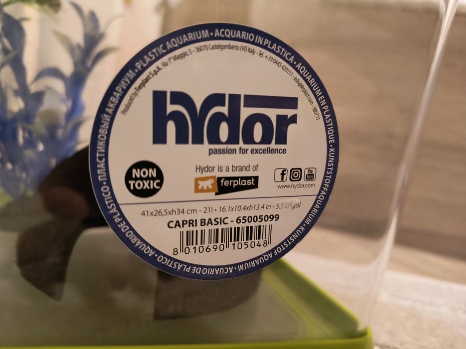 Пластмасов аквариум + подарък украса