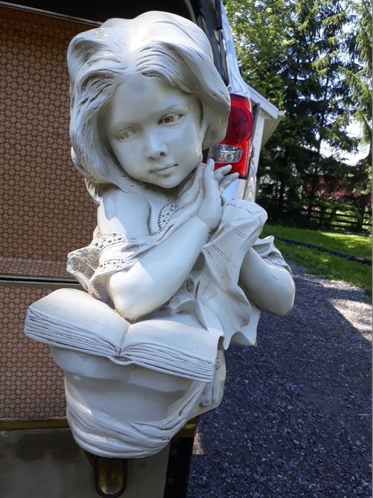 Statue Portelan - Fetita citind