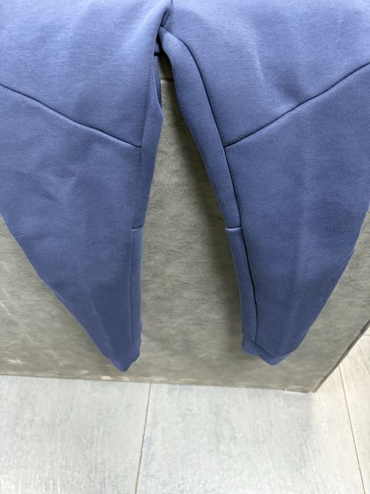 Продается Оригинальный Tech fleece последний размер L маломерка