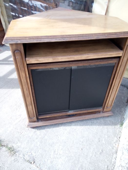 Vind comoda rustic pe colti tip bar