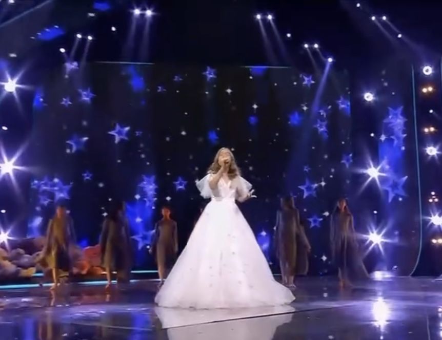 Ақ пышный көйлек