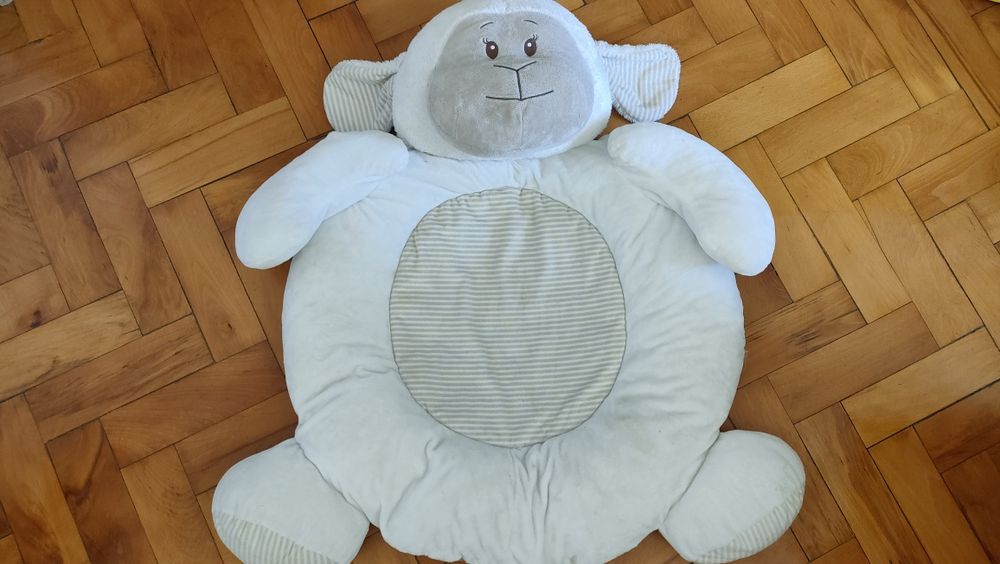 Oiță simpatică pentru nou-născut