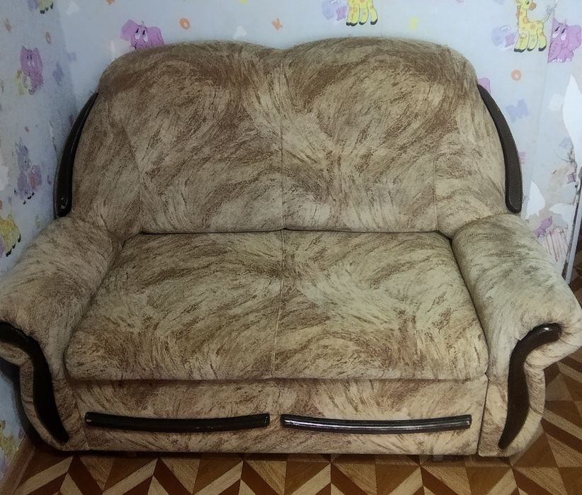 Диван двойка в хорошем состоянии