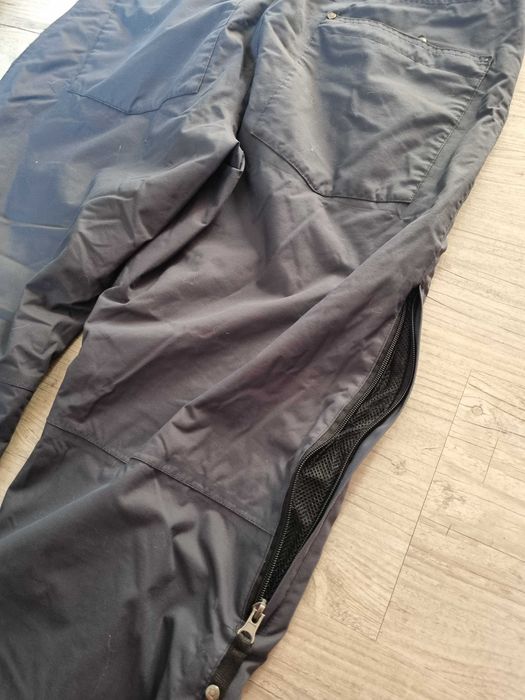 Costum Snowboard / Ski Geaca si pantaloni Marime M