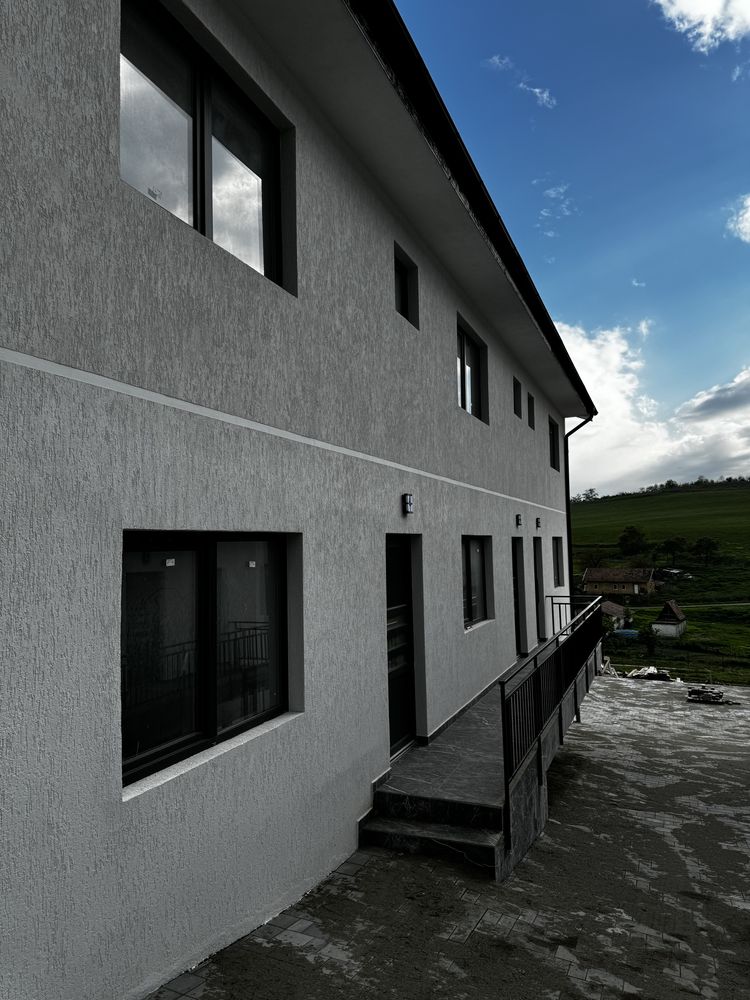Vand casa triplex pe 2 etaje, garaj, pivnita, pod in Târgu Mureş