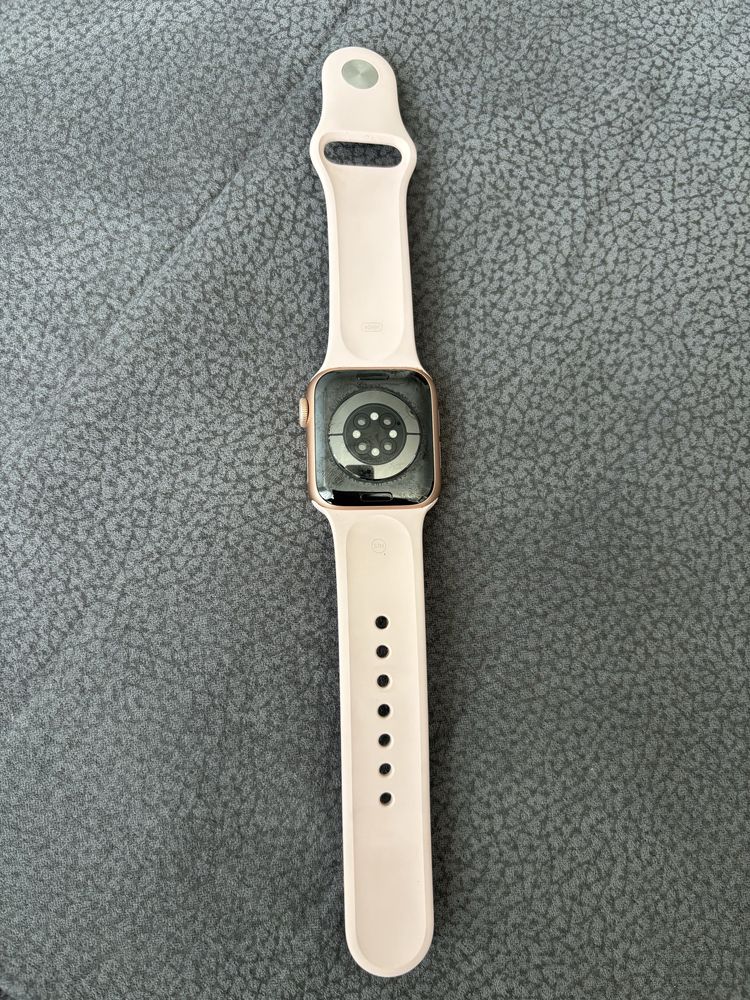 Apple Watch Series 6 40mm rose pink + зарядно