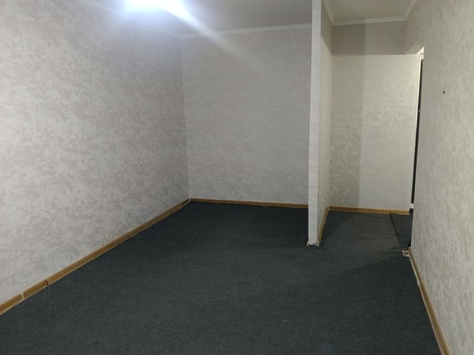 Srochno sotiladi 1 xona 3 mikraroyon 1 etaj