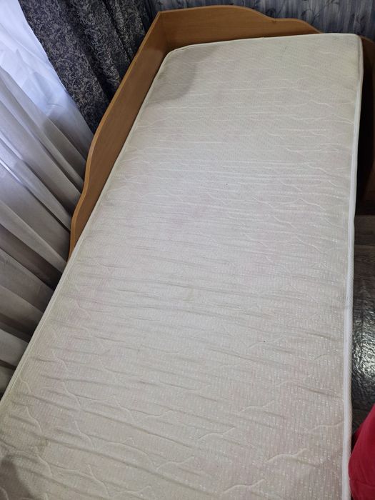 Продам кровать с матрасом