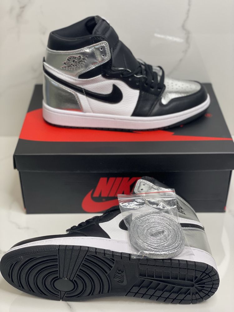 Air Jordan 1 Retro High Silver Toe Metallic