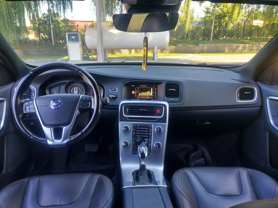 Volvo V60 Cross Country 2018 2.0 tdi 150 cp