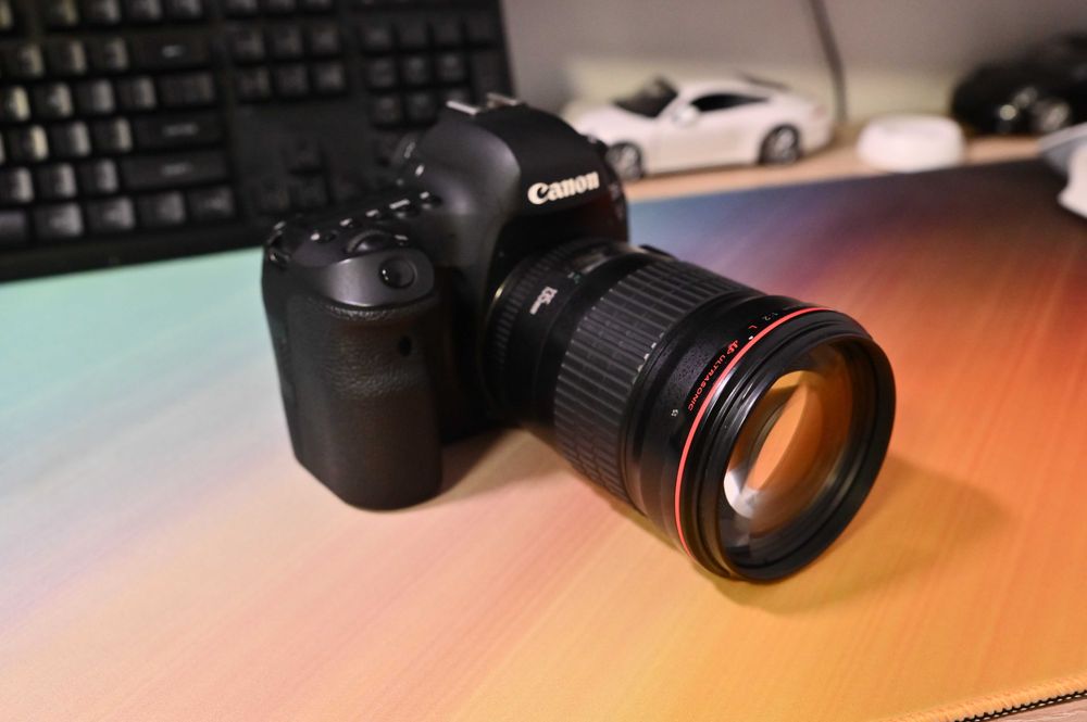 Vand Canon 6D Mark II 2 Utilizat, Separat sau impreuna cu Canon 135 MM