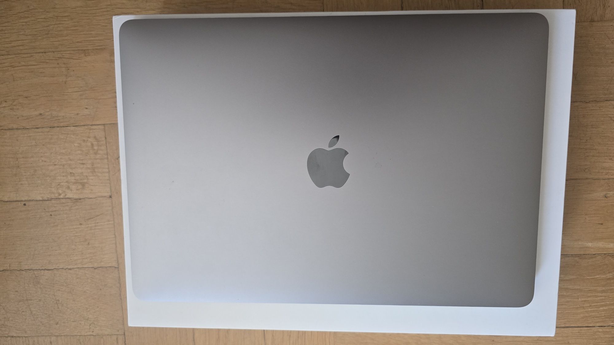 Macbook Pro 13 A2251 2020 i7  2.3ghz 16GB RAM 512GB SSD