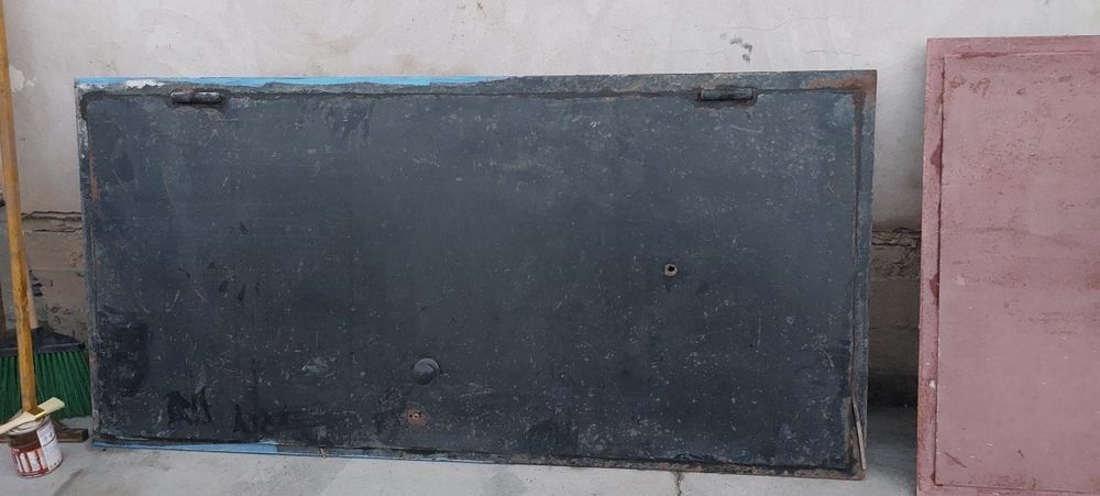 Железная дверь, темір есік. Әр қайсысы 45000