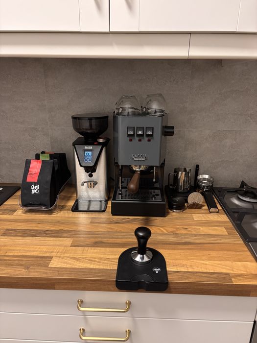 Espressor Gaggia Classic E24 + Rasnita Gaggia MDF M55 + accesorii