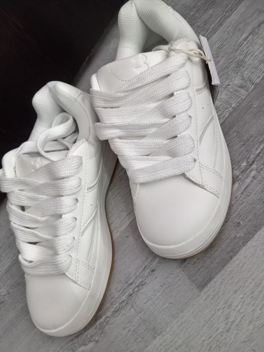 Adidași albi, mărime 36,marca Bershka
