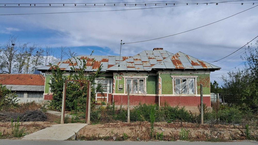 Vând casă ușor locuibilă