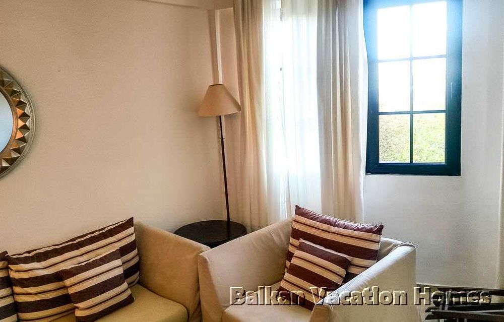 Тристаен апартамент в затворен комплекс до плажа в Обзор